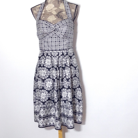 White House Black Market Dresses & Skirts - WHBM Silk Dress Sz 10 Halter Toile Black White